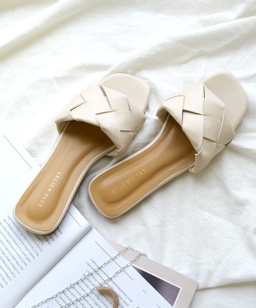 AmiAmi（アミアミ）の「スクエアトゥ編み込みメッシュフラットサンダル（サンダル・レディース・ブラック/イエロー/アイボリー・LL/S/M/L）」の11枚目の写真