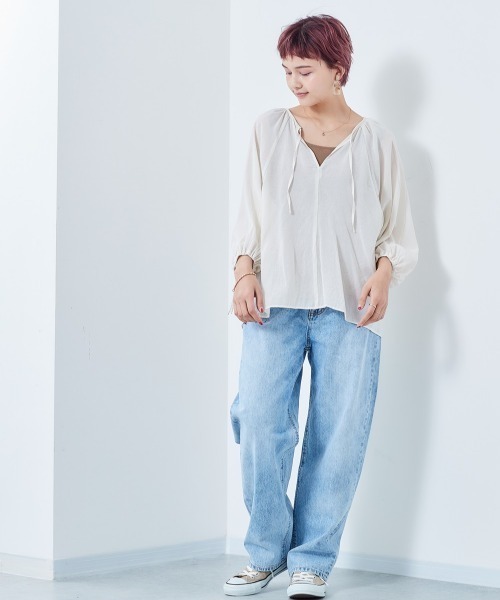 e.r.g*（イーアールジー）の「ビンテージボイル　スキッパーギャザーブラウス（シャツ/ブラウス・レディース・チャコールグレー/ベージュ/オフホワイト/イエロー・M）」の6枚目の写真