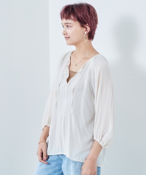 e.r.g*（イーアールジー）の「ビンテージボイル　スキッパーギャザーブラウス（シャツ/ブラウス・レディース・チャコールグレー/ベージュ/オフホワイト/イエロー・M）」の5枚目の写真