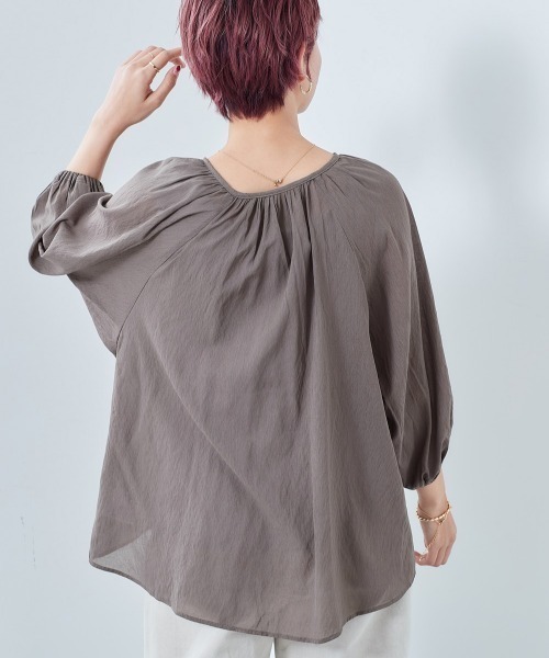 e.r.g*（イーアールジー）の「ビンテージボイル　スキッパーギャザーブラウス（シャツ/ブラウス・レディース・チャコールグレー/ベージュ/オフホワイト/イエロー・M）」の8枚目の写真