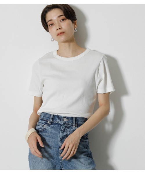 AZUL by moussy（アズールバイマウジー）の「COTTON USAFIT TEE/コットンUSAフィットTシャツ（Tシャツ/カットソー・レディース・ダークブラウン/ブラック/イエロー/ダークブルー/オフホワイト・MEDIUM/SMALL）」の2枚目の写真