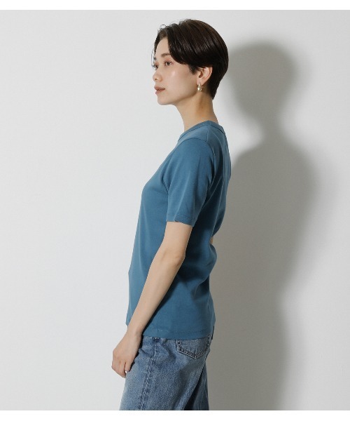AZUL by moussy（アズールバイマウジー）の「COTTON USAFIT TEE/コットンUSAフィットTシャツ（Tシャツ/カットソー・レディース・ダークブラウン/ブラック/イエロー/ダークブルー/オフホワイト・MEDIUM/SMALL）」の7枚目の写真