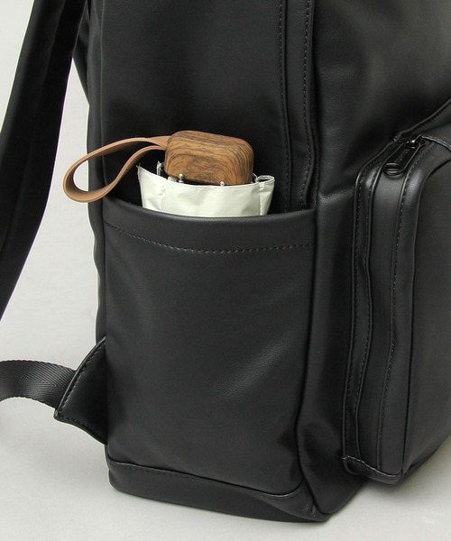 REGiSTA(レジスタ)の「シープスキンライク フェイクレザー 2ポケット デイパック / ビッグサイズ / 大容量 バックパック(バックパック/リュック・メンズ・ブラック・FREE)」の9枚目の写真