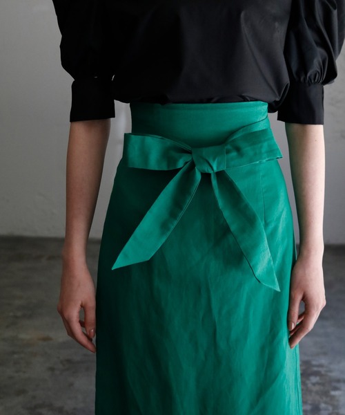 ELFRANK（エルフランク）の「パワーショルダークルーネック半袖シャツブラウス【洗える】（シャツ/ブラウス・レディース・オフホワイト/ブラック/ブルー/イエロー・FREE）」の18枚目の写真