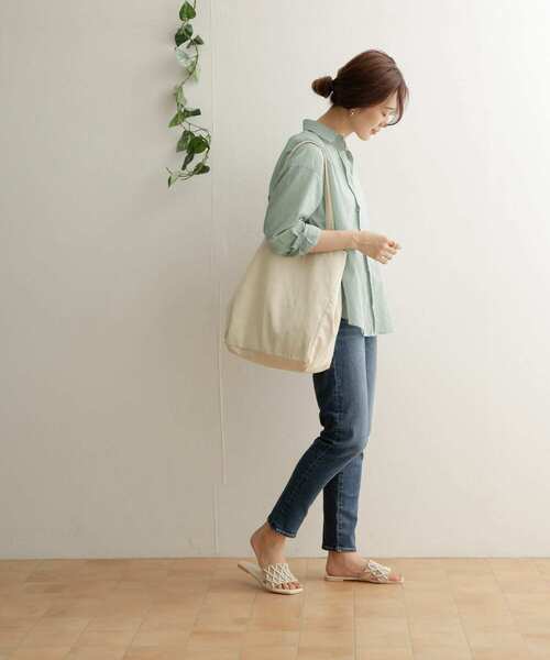 URBAN RESEARCH DOORS(アーバンリサーチドアーズ)の「コットンローンシャツ(シャツ/ブラウス・レディース・ブラック系その他/ミント/オフホワイト・ONE)」の8枚目の写真