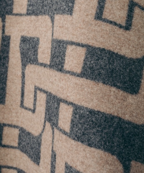 DOUBLE STANDARD CLOTHING（ダブルスタンダードクロージング）の「<original>DSジャガードパイピングポンチョ（その他アウター・レディース・チャコールグレー/ブラック・FREE）」の15枚目の写真