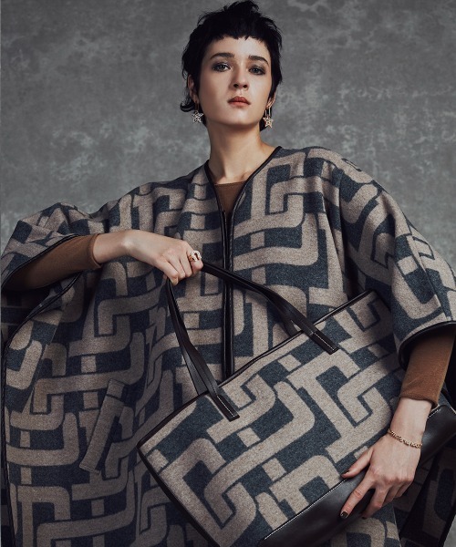 DOUBLE STANDARD CLOTHING（ダブルスタンダードクロージング）の「<original>DSジャガードパイピングポンチョ（その他アウター・レディース・チャコールグレー/ブラック・FREE）」の19枚目の写真