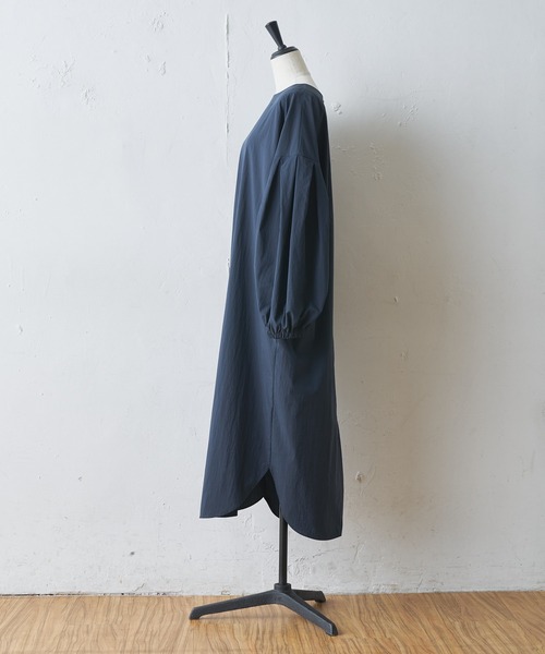 BEARDSLEY（ビアズリー）の「袖ギャザー前後ワンピース（ワンピース・レディース・ネイビー・FREE）」の5枚目の写真