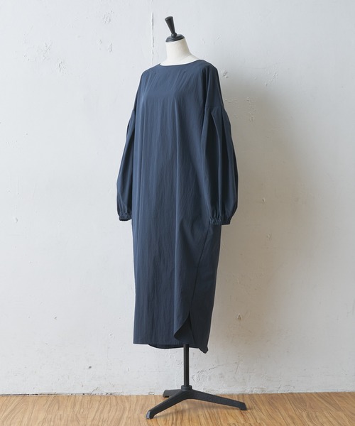 BEARDSLEY（ビアズリー）の「袖ギャザー前後ワンピース（ワンピース・レディース・ネイビー・FREE）」の4枚目の写真
