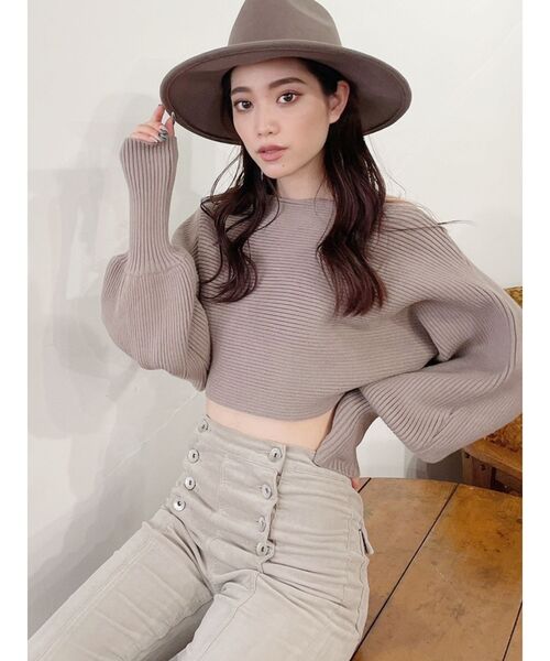 GYDA(ジェイダ)の「スラッシュドネック ショート リブニット TOPS(ニット/セーター・レディース・ブラック/ベージュ/オフホワイト・FREE)」の11枚目の写真