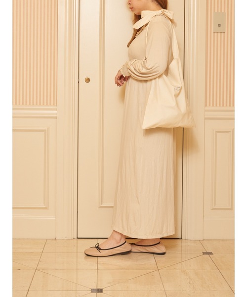 SLURR（スラ―）の「【数量限定ノベルティセット】Feminine onepiece（ルームウェア/パジャマ・レディース・ライトベージュ・FREE）」の4枚目の写真