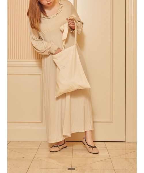 SLURR（スラ―）の「【数量限定ノベルティセット】Feminine onepiece（ルームウェア/パジャマ・レディース・ライトベージュ・FREE）」の5枚目の写真