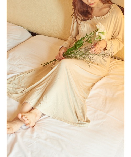 SLURR（スラ―）の「【数量限定ノベルティセット】Feminine onepiece（ルームウェア/パジャマ・レディース・ライトベージュ・FREE）」の7枚目の写真