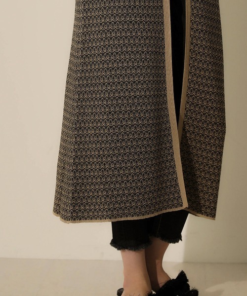 Bou Jeloud（ブージュルード）の「幾何柄ジャガードロングジレ（ベスト・レディース・ブラック/ベージュ・FREE）」の3枚目の写真