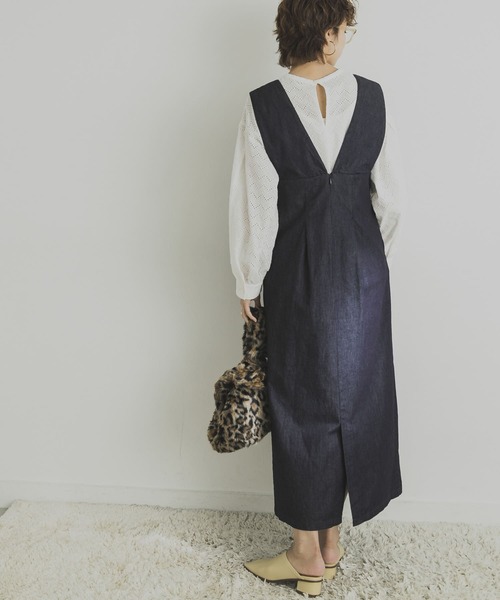 URBAN RESEARCH（アーバンリサーチ）の「ライトデニムジャンパースカート（ワンピース・レディース・インディゴブルー/ブルー・FREE）」の6枚目の写真