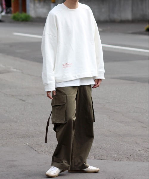 y/m by れぽすけ(イムバイレポスケ)の「クルーネックステッチスウェット(スウェット・メンズ・ブラック/ホワイト・LARGE/MEDIUM)」の9枚目の写真