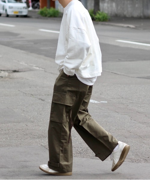 y/m by れぽすけ(イムバイレポスケ)の「クルーネックステッチスウェット(スウェット・メンズ・ブラック/ホワイト・LARGE/MEDIUM)」の14枚目の写真