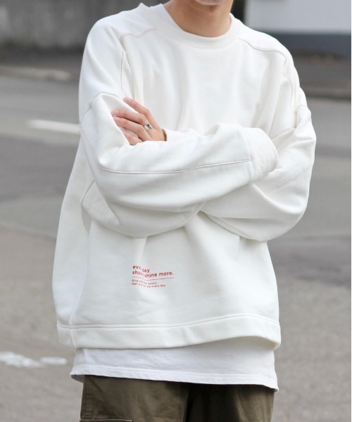 y/m by れぽすけ(イムバイレポスケ)の「クルーネックステッチスウェット(スウェット・メンズ・ブラック/ホワイト・LARGE/MEDIUM)」の3枚目の写真