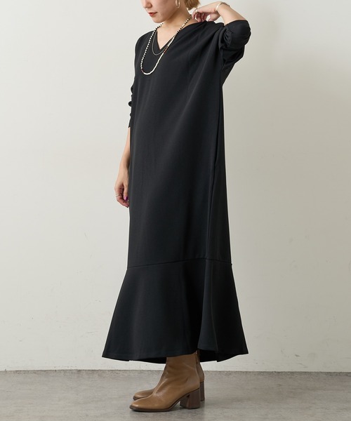 Omekashi(オメカシ)の「Onf(オンフ) カットジョーゼットペプラムドレス(ワンピース・レディース・ブラック/ブラウン・38/36)」の11枚目の写真