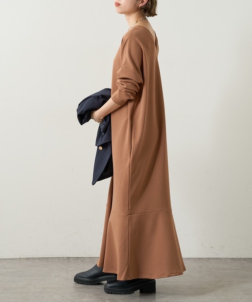 Omekashi(オメカシ)の「Onf(オンフ) カットジョーゼットペプラムドレス(ワンピース・レディース・ブラック/ブラウン・38/36)」の10枚目の写真