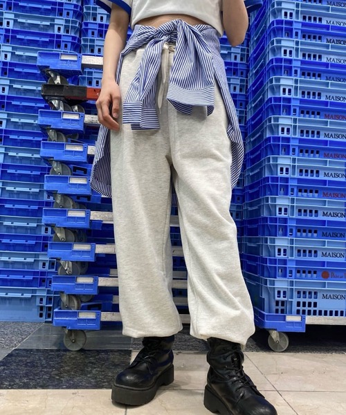 SPINNS（スピンズ）の「【ゆったりシルエット】カラースウェットパンツ（スウェットパンツ・レディース・ブラック/オフホワイト/ホワイト/ダークグリーン/オートミール・M/L）」の4枚目の写真