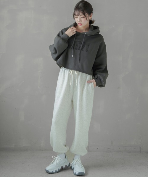 SPINNS（スピンズ）の「【ゆったりシルエット】カラースウェットパンツ（スウェットパンツ・レディース・ブラック/オフホワイト/ホワイト/ダークグリーン/オートミール・M/L）」の20枚目の写真