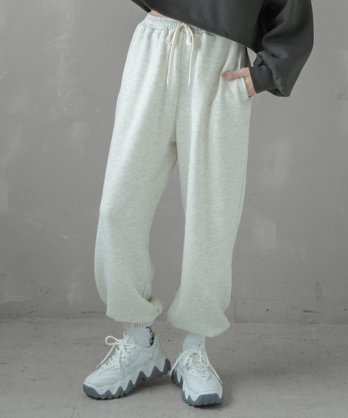 SPINNS（スピンズ）の「【ゆったりシルエット】カラースウェットパンツ（スウェットパンツ・レディース・ブラック/オフホワイト/ホワイト/ダークグリーン/オートミール・M/L）」の6枚目の写真