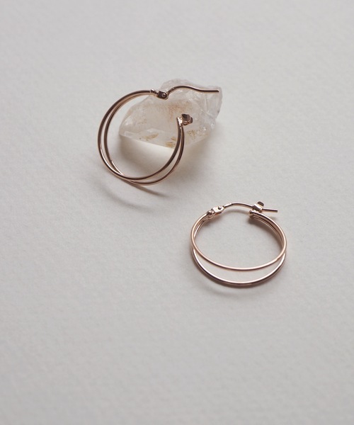 Jenny BY IMMANOEL（ジェニーバイイマノエル）の「silver925 　2連デザインフープピアス（ピアス（両耳用）・レディース・シルバー/ゴールド/ピンクゴールド・FREE）」の3枚目の写真