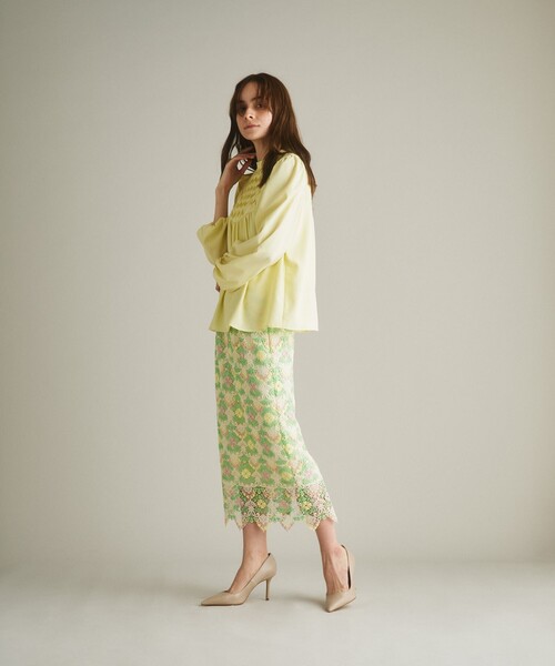 GRACE CONTINENTAL(グレースコンチネンタル)の「ヨークタックデザイントップ(シャツ/ブラウス・レディース・ブラック/イエロー・36)」の4枚目の写真