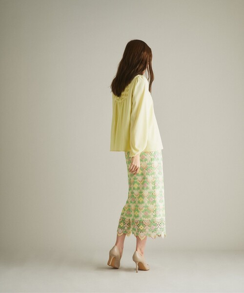 GRACE CONTINENTAL(グレースコンチネンタル)の「ヨークタックデザイントップ(シャツ/ブラウス・レディース・ブラック/イエロー・36)」の5枚目の写真
