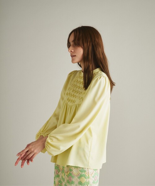 GRACE CONTINENTAL(グレースコンチネンタル)の「ヨークタックデザイントップ(シャツ/ブラウス・レディース・ブラック/イエロー・36)」の7枚目の写真