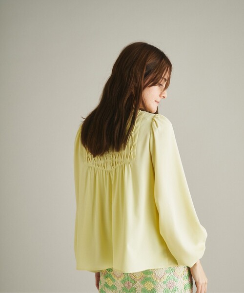 GRACE CONTINENTAL(グレースコンチネンタル)の「ヨークタックデザイントップ(シャツ/ブラウス・レディース・ブラック/イエロー・36)」の8枚目の写真