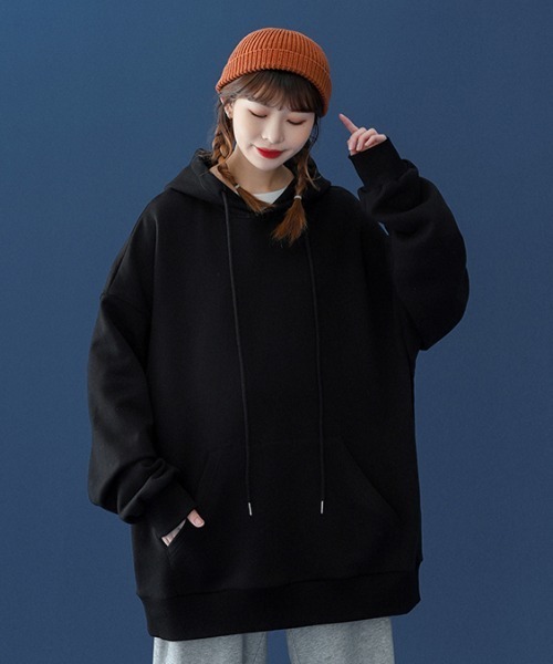 .KOM(ドットコム)の「A'GEM/9 × .kom『.kom/ドットケーオーエム』ルーズシルエット プルオーバーパーカー(パーカー・レディース・ホワイト/ライトブルー/ブラック/パープル/ネイビー/グレー/ピンク/オレンジ/ブルー・M/L/XL)」の2枚目の写真