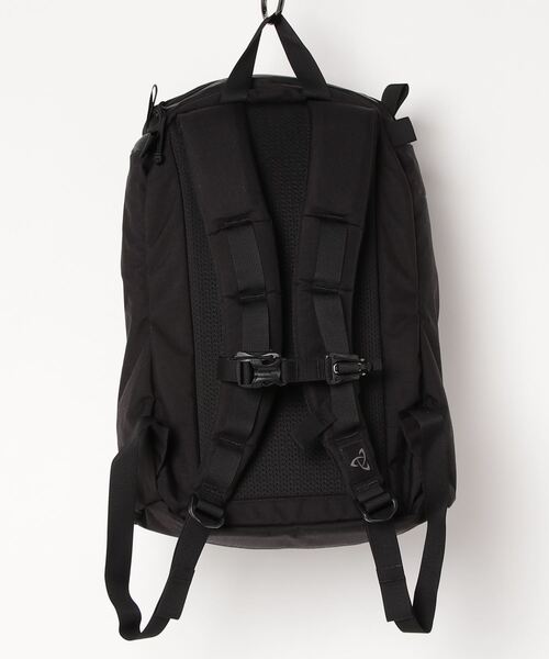 MYSTERY RANCH（ミステリーランチ）の「MYSTERY RANCH URBAN ASSAULT18 ミステリーランチ アーバンアサルト 18L バックパック（バックパック/リュック・メンズ・ブラック/ライトブラウン/ピンク/パープル・FREE）」の7枚目の写真