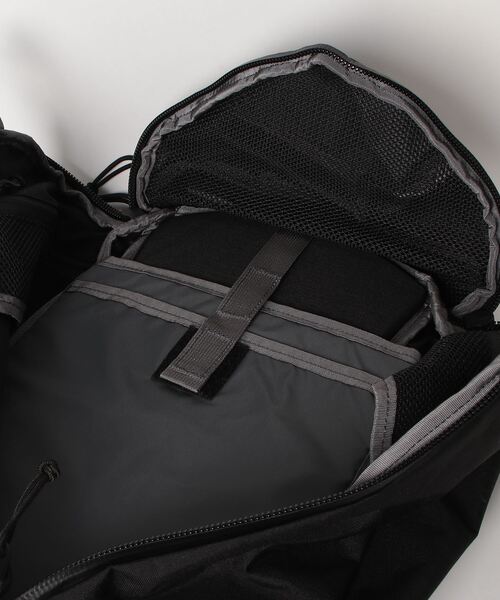 MYSTERY RANCH（ミステリーランチ）の「MYSTERY RANCH URBAN ASSAULT18 ミステリーランチ アーバンアサルト 18L バックパック（バックパック/リュック・メンズ・ブラック/ライトブラウン/ピンク/パープル・FREE）」の9枚目の写真