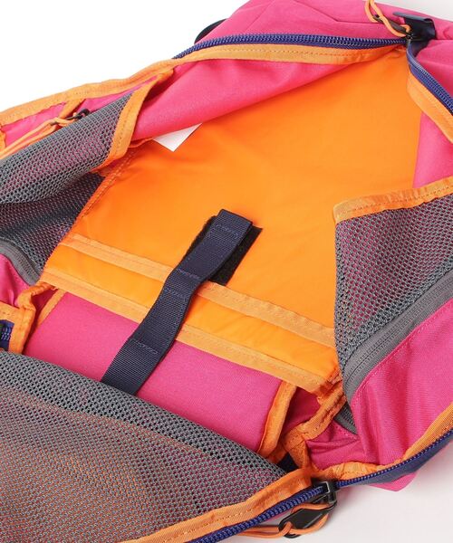 MYSTERY RANCH（ミステリーランチ）の「MYSTERY RANCH URBAN ASSAULT18 ミステリーランチ アーバンアサルト 18L バックパック（バックパック/リュック・メンズ・ブラック/ライトブラウン/ピンク/パープル・FREE）」の20枚目の写真
