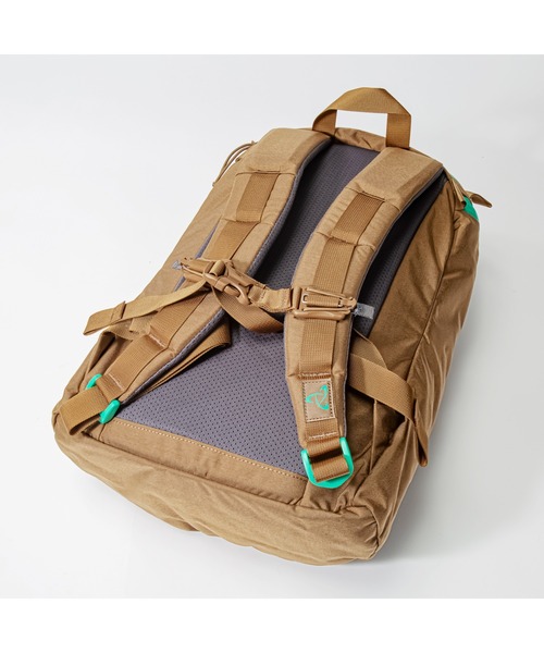 MYSTERY RANCH（ミステリーランチ）の「MYSTERY RANCH URBAN ASSAULT18 ミステリーランチ アーバンアサルト 18L バックパック（バックパック/リュック・メンズ・ブラック/ライトブラウン/ピンク/パープル・FREE）」の13枚目の写真