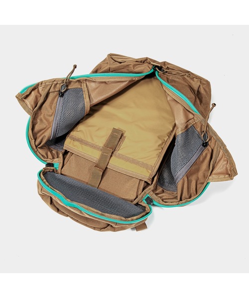 MYSTERY RANCH（ミステリーランチ）の「MYSTERY RANCH URBAN ASSAULT18 ミステリーランチ アーバンアサルト 18L バックパック（バックパック/リュック・メンズ・ブラック/ライトブラウン/ピンク/パープル・FREE）」の14枚目の写真