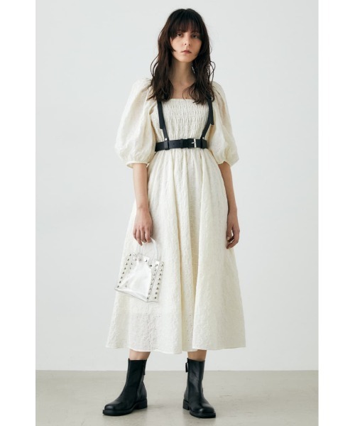 MOUSSY（マウジー）の「EYELET FLARE ドレス（ワンピース・レディース・オフホワイト/ブラック/ライトベージュ・2/1）」の10枚目の写真