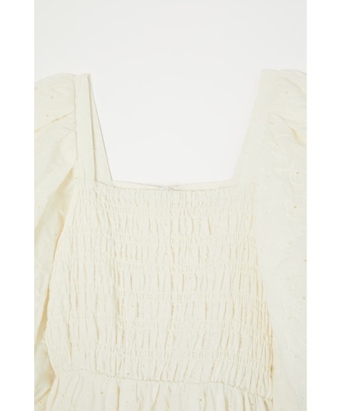 MOUSSY（マウジー）の「EYELET FLARE ドレス（ワンピース・レディース・オフホワイト/ブラック/ライトベージュ・2/1）」の7枚目の写真