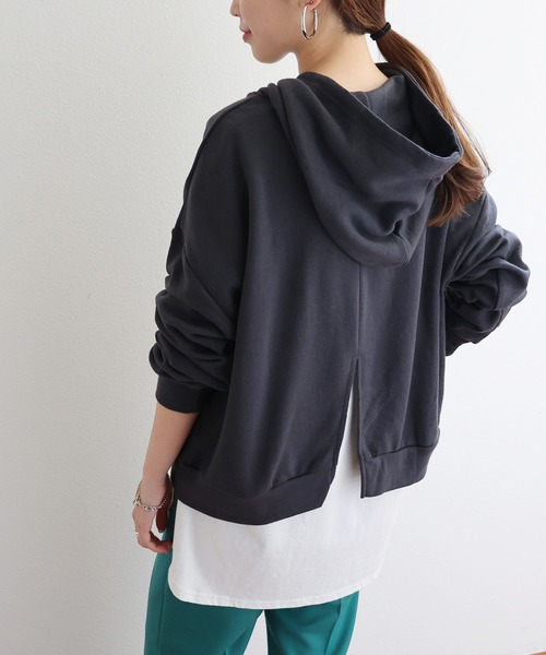 andme（アンドミー）の「バックスリットミニ裏毛スウェットパーカートップス（パーカー・レディース・チャコールグレー/ブラック/アイボリー/モカ/グレイッシュベージュ・M）」の8枚目の写真