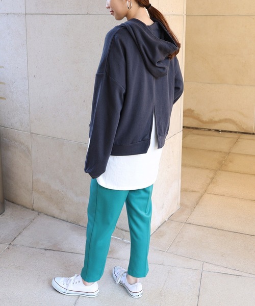 andme（アンドミー）の「バックスリットミニ裏毛スウェットパーカートップス（パーカー・レディース・チャコールグレー/ブラック/アイボリー/モカ/グレイッシュベージュ・M）」の10枚目の写真