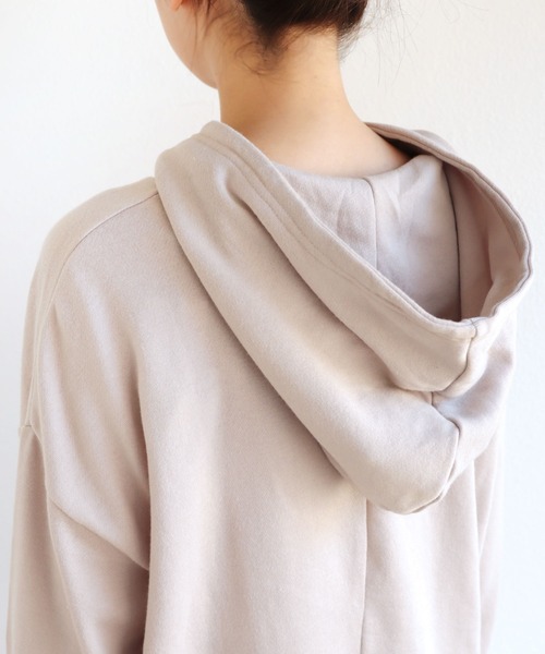 andme（アンドミー）の「バックスリットミニ裏毛スウェットパーカートップス（パーカー・レディース・チャコールグレー/ブラック/アイボリー/モカ/グレイッシュベージュ・M）」の20枚目の写真