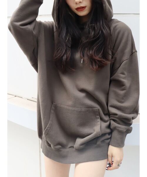 EVRIS（エヴリス）の「SUNNYピグメントオーバーサイズフーディー（パーカー・レディース・ブラック/パープル/アイボリー・FREE）」の2枚目の写真