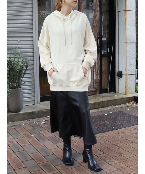 EVRIS（エヴリス）の「SUNNYピグメントオーバーサイズフーディー（パーカー・レディース・ブラック/パープル/アイボリー・FREE）」の14枚目の写真