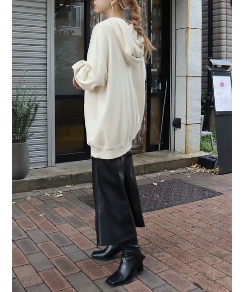 EVRIS（エヴリス）の「SUNNYピグメントオーバーサイズフーディー（パーカー・レディース・ブラック/パープル/アイボリー・FREE）」の15枚目の写真