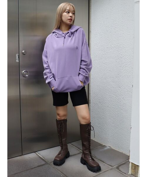 EVRIS（エヴリス）の「SUNNYピグメントオーバーサイズフーディー（パーカー・レディース・ブラック/パープル/アイボリー・FREE）」の20枚目の写真
