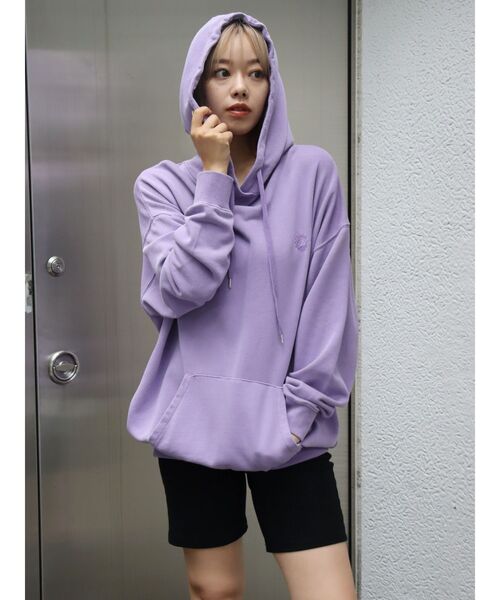 EVRIS（エヴリス）の「SUNNYピグメントオーバーサイズフーディー（パーカー・レディース・ブラック/パープル/アイボリー・FREE）」の22枚目の写真