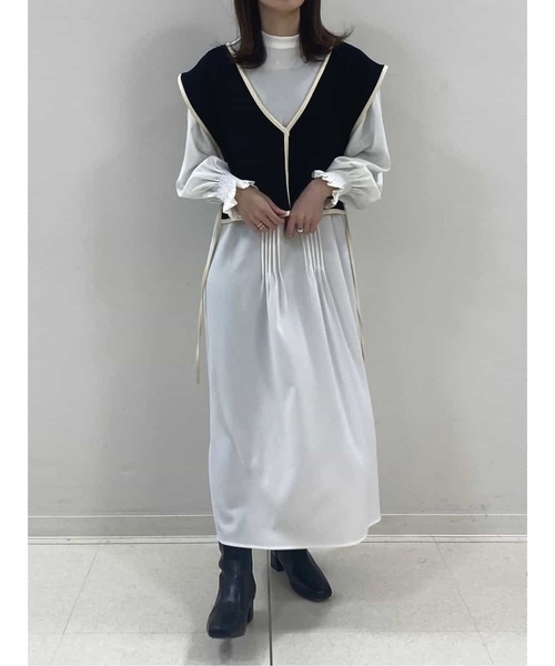 A de a.v.v（アードアー・ヴェ・ヴェ）の「配色レザーニットベスト（ニット/セーター・レディース・ホワイト/ブラック/クリーム・39）」の3枚目の写真