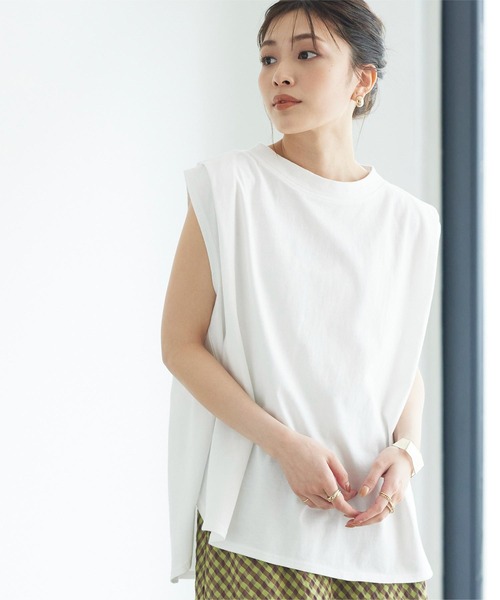 titivate(ティティベイト)の「ショルダータックノースリーブトップス(Tシャツ/カットソー・レディース・ライトブラウン/チャコール/ラベンダー/オフホワイト/ブラック・M/S)」の2枚目の写真